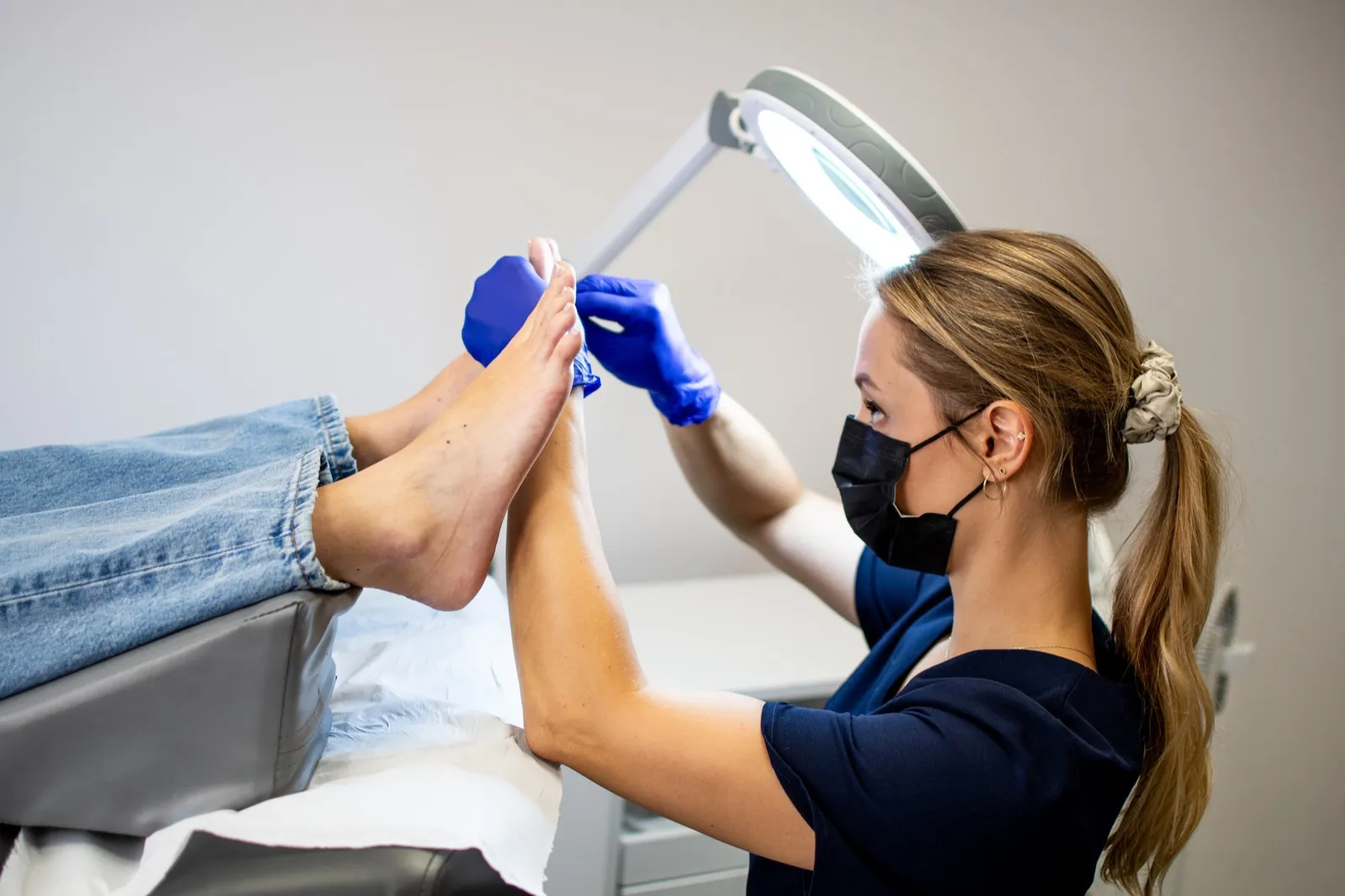 Nowoczesny gabinet podologiczny w Katowicach - medyczne stanowisko